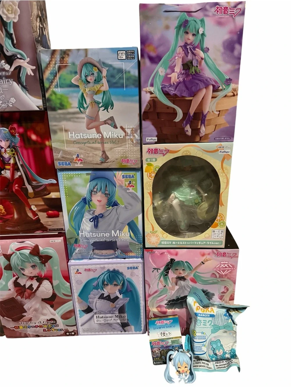 HUGE!’ 19 HATSUNE MIKU FIGURE LOT BUNDLE